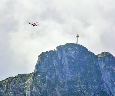 Pierwsza pomoc w porażeniu piorunem. Przyczyna zgonu jest jedna