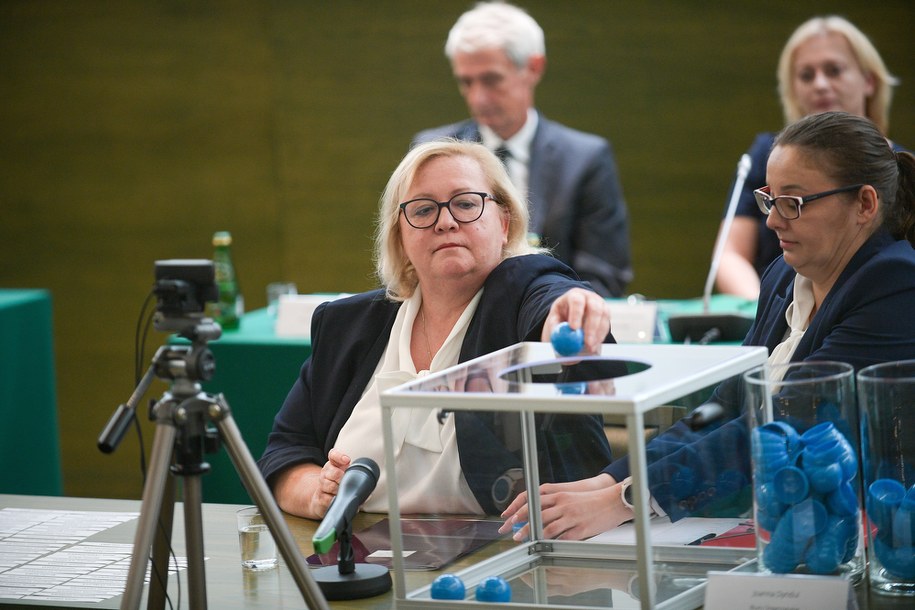 Pierwsza Prezes Sądu Najwyższego Małgorzata Manowska w czasie losowania