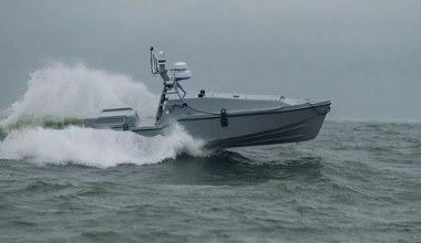 Pierwsza taka akcja ratunkowa w historii. Dron uratował pilotów po katastrofie śmigłowca
