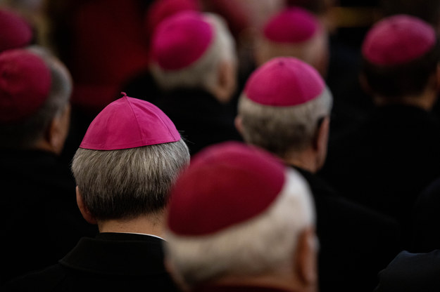 "Robimy wszystko, co możemy". Polscy biskupi ws. nadużyć seksualnych w kościele