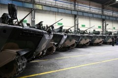 PIERWSZE 15 WOZÓW BOJOWYCH BORSUK TRAFIŁO DO POLSKIEJ ARMII