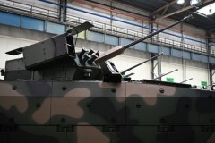 PIERWSZE 15 WOZÓW BOJOWYCH BORSUK TRAFIŁO DO POLSKIEJ ARMII