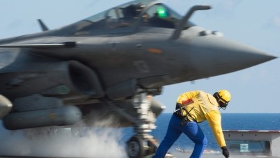 Pierwsze ataki z lotniskowca "Charles de Gaulle" na cele IS w Syrii