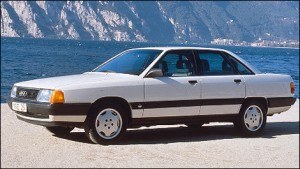 Pierwsze Audi z silnikiem TDI - zaprezentowane jesienią 1989 roku 100 2.5 TDI - było zasilane 2,5-litrową, turbodoładowaną jednostką wysokoprężną R5 o mocy 120 KM i 265 Nm maksymalnego momentu. Samochód rozpędzał się do prawie 200 km/h, a jego średnie zużycie paliwa wynosiło 5,7 l/100 km. /Audi