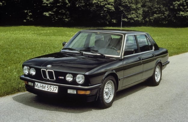 Pierwsze BMW M5. 286 KM /Informacja prasowa