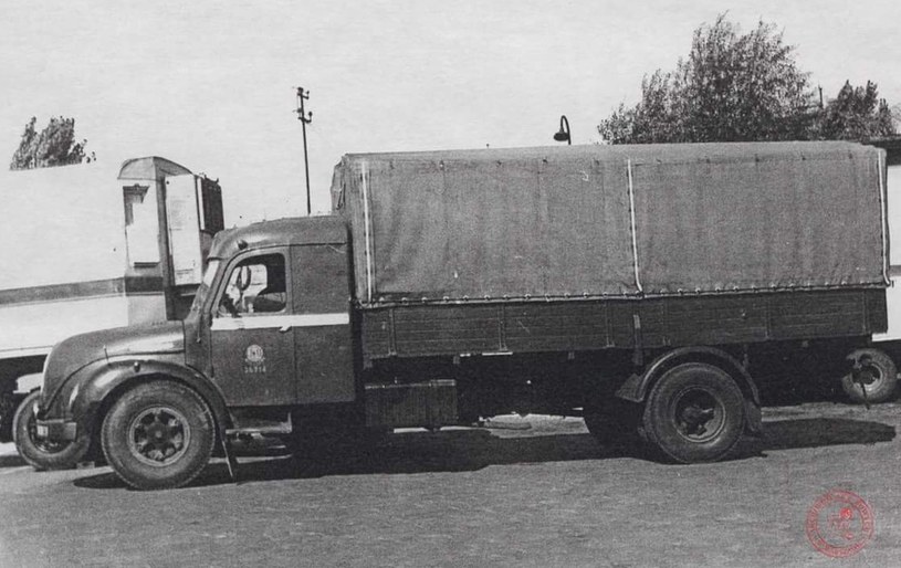 Pierwsze ciężarówki Pekaesu /Archiwum Akt Nowych