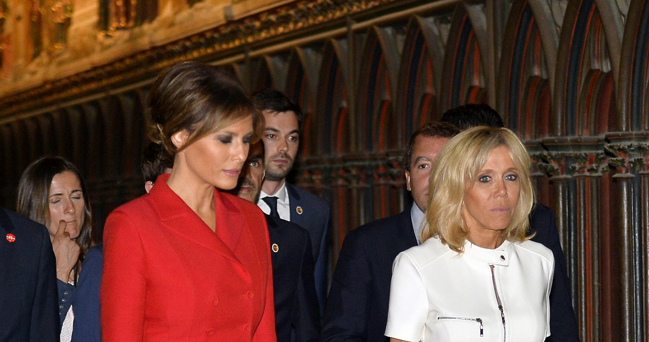 Pierwsze damy w sukienkach na bazie trapezu. Brigitte Macron zdecydowała się na minimalistyczną wersję /Getty Images