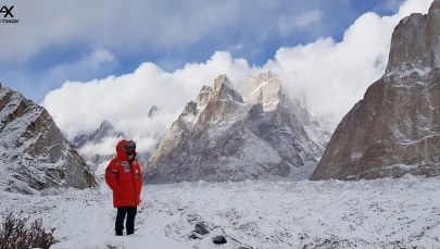 Pierwsze dni Polaków w bazie pod K2. "Bracia ze Wschodu ruszyli w górę, my jeszcze czekamy"