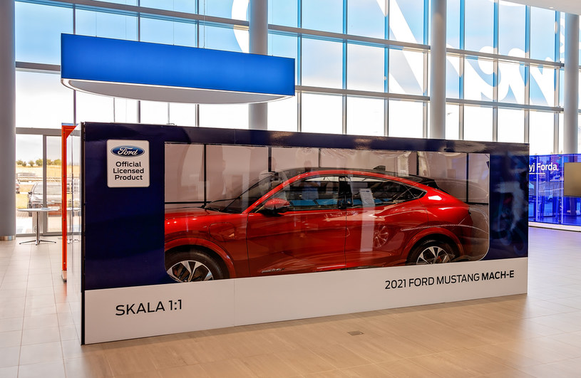 Pierwsze egzemplarze elektrycznego Forda Mustanga Mach-E trafiają do odbiorców w Polsce /Informacja prasowa