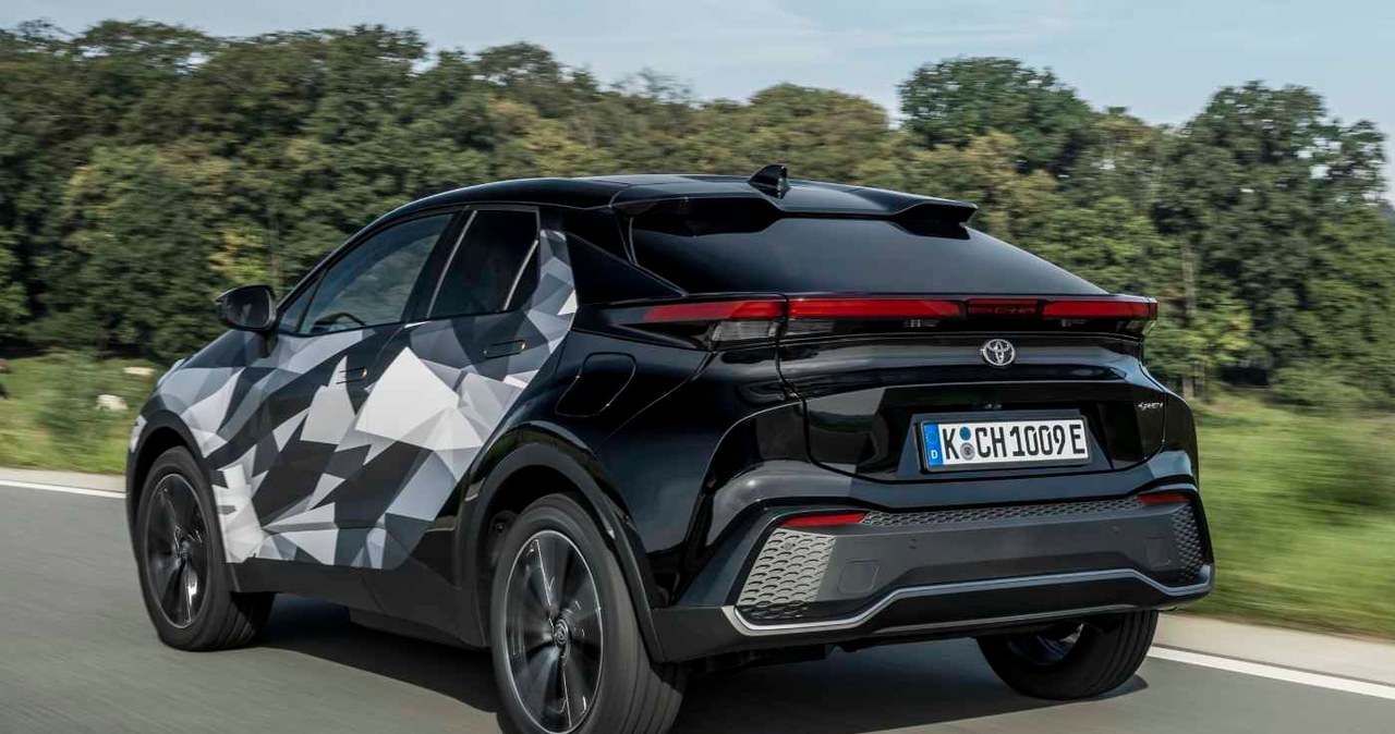 Pierwsze egzemplarze Toyoty C-HR nowej generacji trafią do salonów pod koniec roku /materiały prasowe