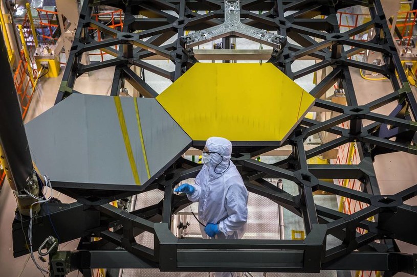 Pierwsze lustro Kosmicznego Teleskopu Jamesa Webba już zamontowane /NASA