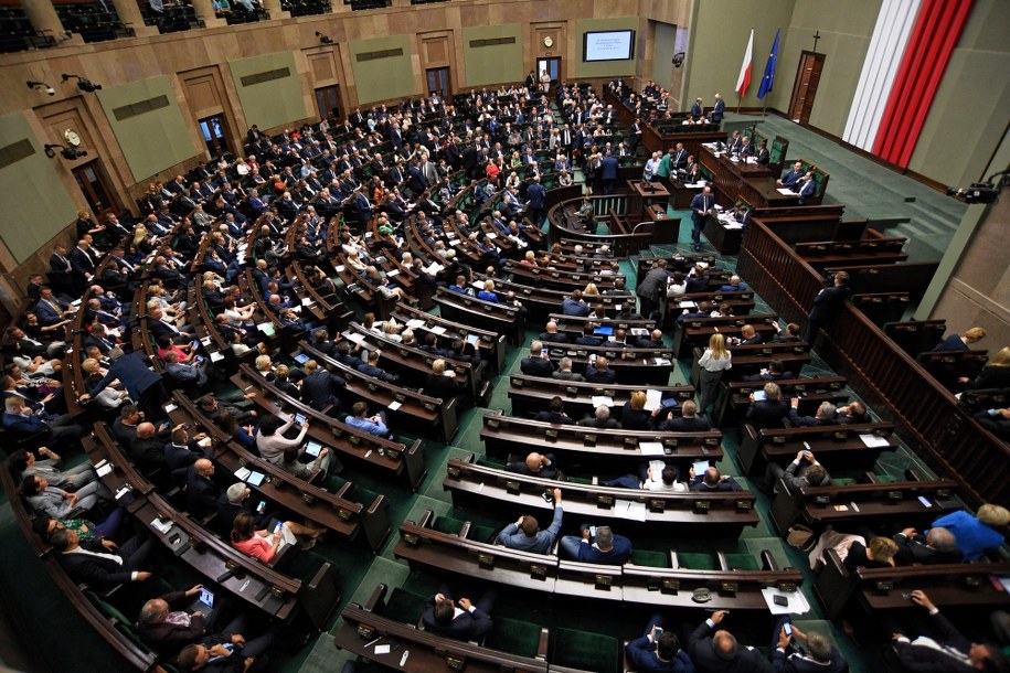 Pierwsze, po wakacjach, posiedzenie Sejmu /Radek Pietruszka /PAP