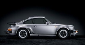 Pierwsze Porsche 911 Turbo (930) zadebiutowało dokładnie 40 lat temu, w 1973 roku. /Porsche