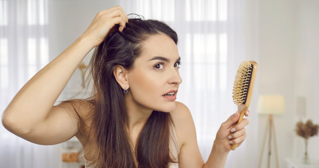 Pierwsze siwe włosy mogą pojawić się nawet przed 30, ale proces ten można skutecznie spowolnić /123RF/PICSEL