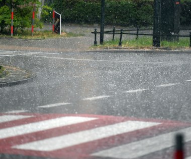 Pierwsze skutki burzowego frontu nad Polską