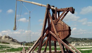 Pierwsze takie odkrycie w historii. Potężny trebusz roztrzaskał mu kości