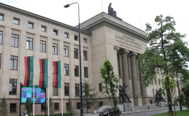 Pierwsze uczelnie zaczynają naciskać na studentów w sprawie szczepień