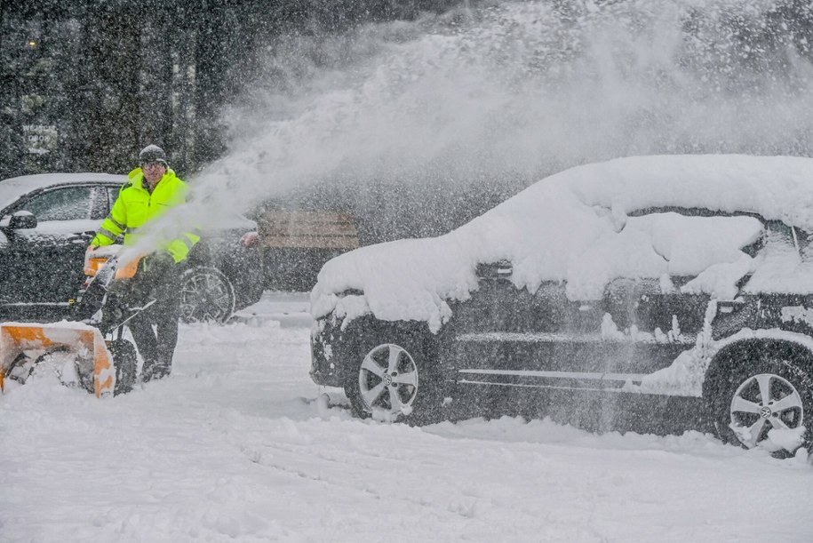 Pierwsze uderzenie zimy w Polsce. W Zakopanem spadło kilkanaście centymetrów śniegu /Fot. Pawel Murzyn /East News