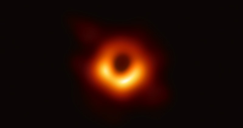 Pierwsze w historii zdjęcie horyzontu zdarzeń wokół czarnej dziury. Znajduje się w galaktyce M87 /materiały prasowe