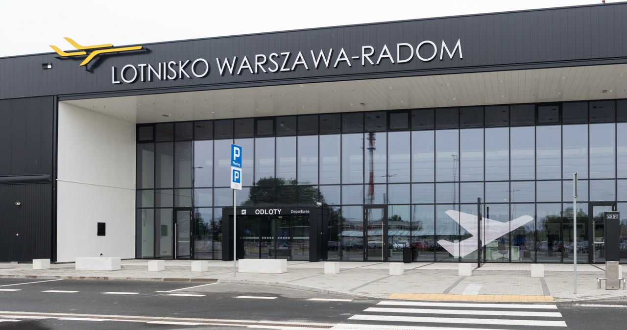 Pierwsze wakacyjne czartery opuściły lotnisko w Radomiu /Tomasz Jastrzębowski / Foto Olimpik /Reporter