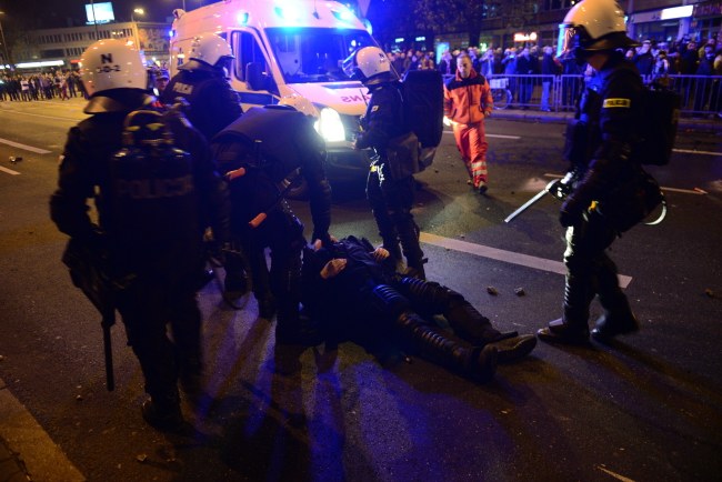 Pierwsze zatrzymania /Jacek Turczyk /PAP