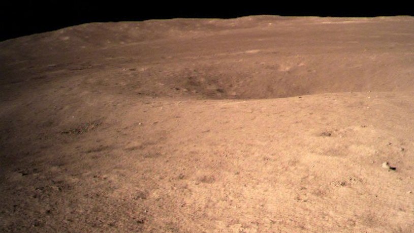 Pierwsze zdjęcia niewidocznej z Ziemi strony Księżyca z chińskiej misji Chang'e-4 /Geekweek