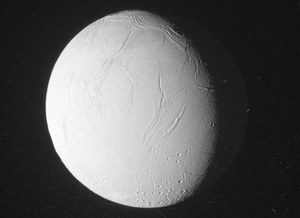 Pierwsze zdjęcia z październikowego przelotu nad Enceladusem