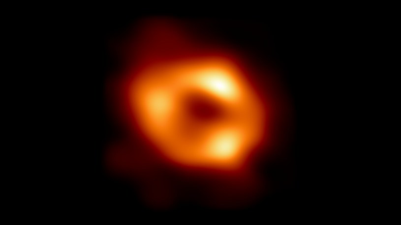 Pierwsze zdjęcie supermasywnej czarnej dziury w centrum Drogi Mlecznej — Sagittariusa A* /EHT Collaboration /materiały prasowe
