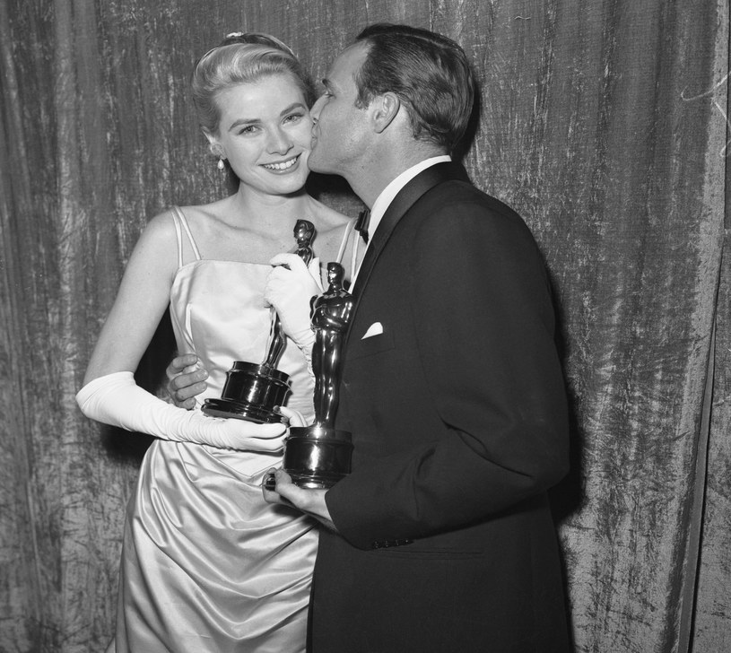 Pierwszego Oscara Marlon Brando odebrał i razem z Grace Kelly miał powody do radości /Getty Images