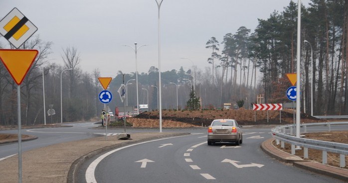 Pierwszeństwo na rondzie najczęściej wyznaczają znaki. A co jeśli ich nie ustawiono? /GDDKiA