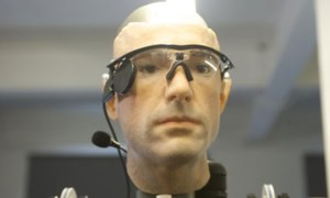 Pierwszy bioniczny człowiek żyje wśród nas