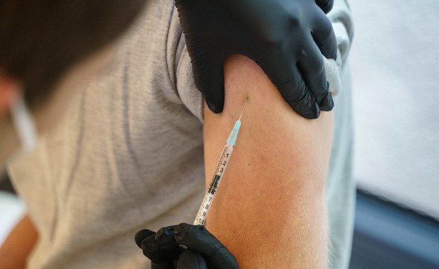 Pierwszy kraj, gdzie zaszczepiono 90 procent ludności. "Mamy rekord świata"