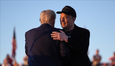 Pierwszy kumpel Trumpa. Jak miliarderowi się opłaca przyjaźń z prezydentem?