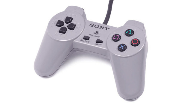 Pierwszy model pada dołączanego do konsol PlayStation /materiały źródłowe