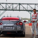 Pierwszy na świecie Nissan GT-R sterowany gamepadem okrąża tor Silverstone z prędkością 211 km/h 