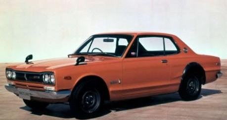 Pierwszy Nissan Skyline GT-R (C10) pojawił się w 1969 r. (początkowo jako sedan, od 1970 r. także w wersji coupe). Pod maską - 2-litrowy silnik R6 DOHC o mocy 160 KM. Skrótowiec GT-R pochodzi od słów Gran Turismo Racer. /Nissan