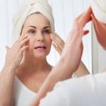 Pierwszy objaw niedoboru kolagenu. Z czasem pojawią się kolejne