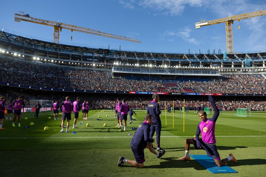 Pierwszy otwarty trening FC Barcelony na nowym Camp Nou. /JOSEP LAGO/AFP/East News /East News
