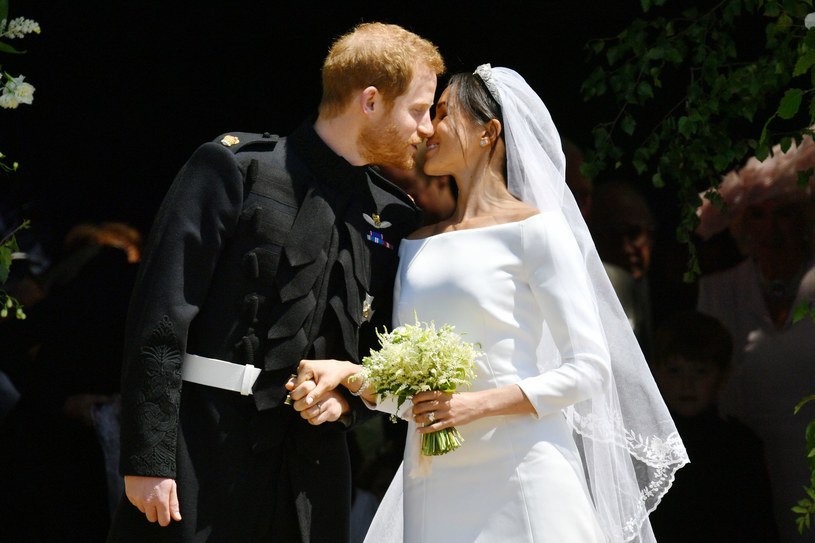 Pierwszy pocałunek świeżo poślubionych małżonków /AFP