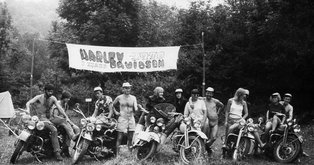 Pierwszy powojenny zjazd polskich harleyowców. Bieszczady 1970 rok (archiwum Wojciecha Echilczuka) /INTERIA.PL