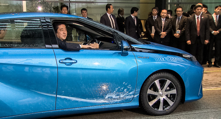 Pierwszy samochód trafił do premiera Japonii /Informacja prasowa
