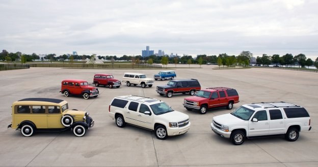 Pierwszy seryjny SUV - Chevrolet Suburban Carryall (1935 r.) /Chevrolet