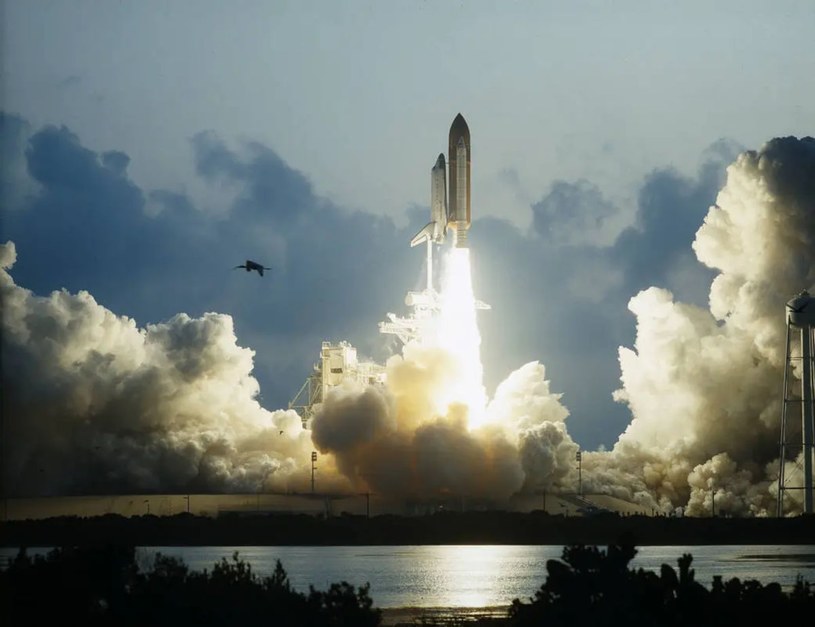 Pierwszy start promu Endeavour w ramach misji STS-49. /NASA /materiał zewnętrzny