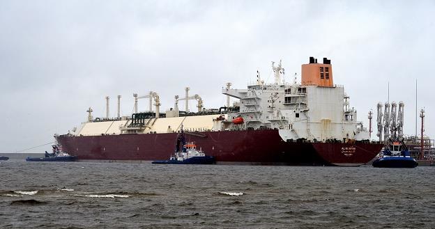 Pierwszy statek z komercyjnymi dostawami skroplonego gazu ziemnego wpłynął do terminala LNG /PAP