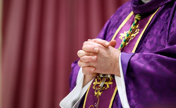 Pierwszy taki raport w Polsce. "Bardziej dbano o wizerunek Kościoła niż o ofiary"