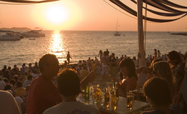 Pierwszy taki turystyczny spadek w Hiszpanii. Ibiza na czele