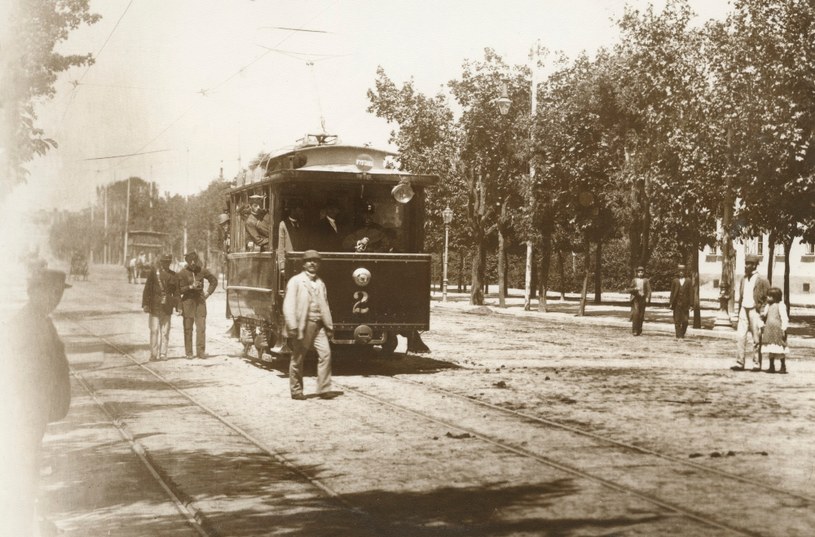 Pierwszy tramwaj elektryczny. Kurs na Wystawę Krajową (Lwów, 1894 r.) /reprodukcja FoKa /Agencja FORUM