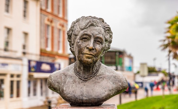 Pierwszy utwór królowej kryminałów. To wiersz, a sama autorka zmyliła tropy!