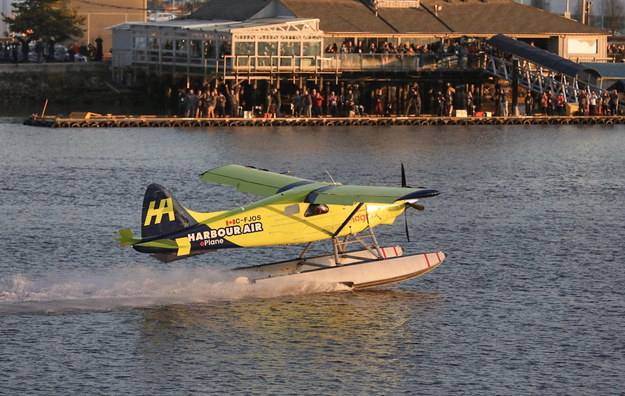 Pierwszy w historii lot w pełni elektrycznym hydroplanem /Harbour Air Group HANDOUT  /PAP/EPA
