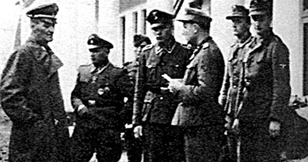 Pierwszy z lewej to Oskar Dirlewanger /Polska Zbrojna